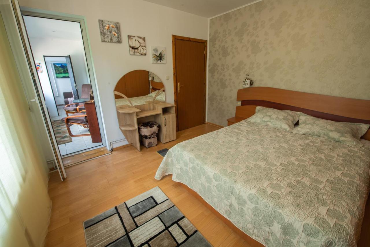 Monik Apartament ซินายา ภายนอก รูปภาพ